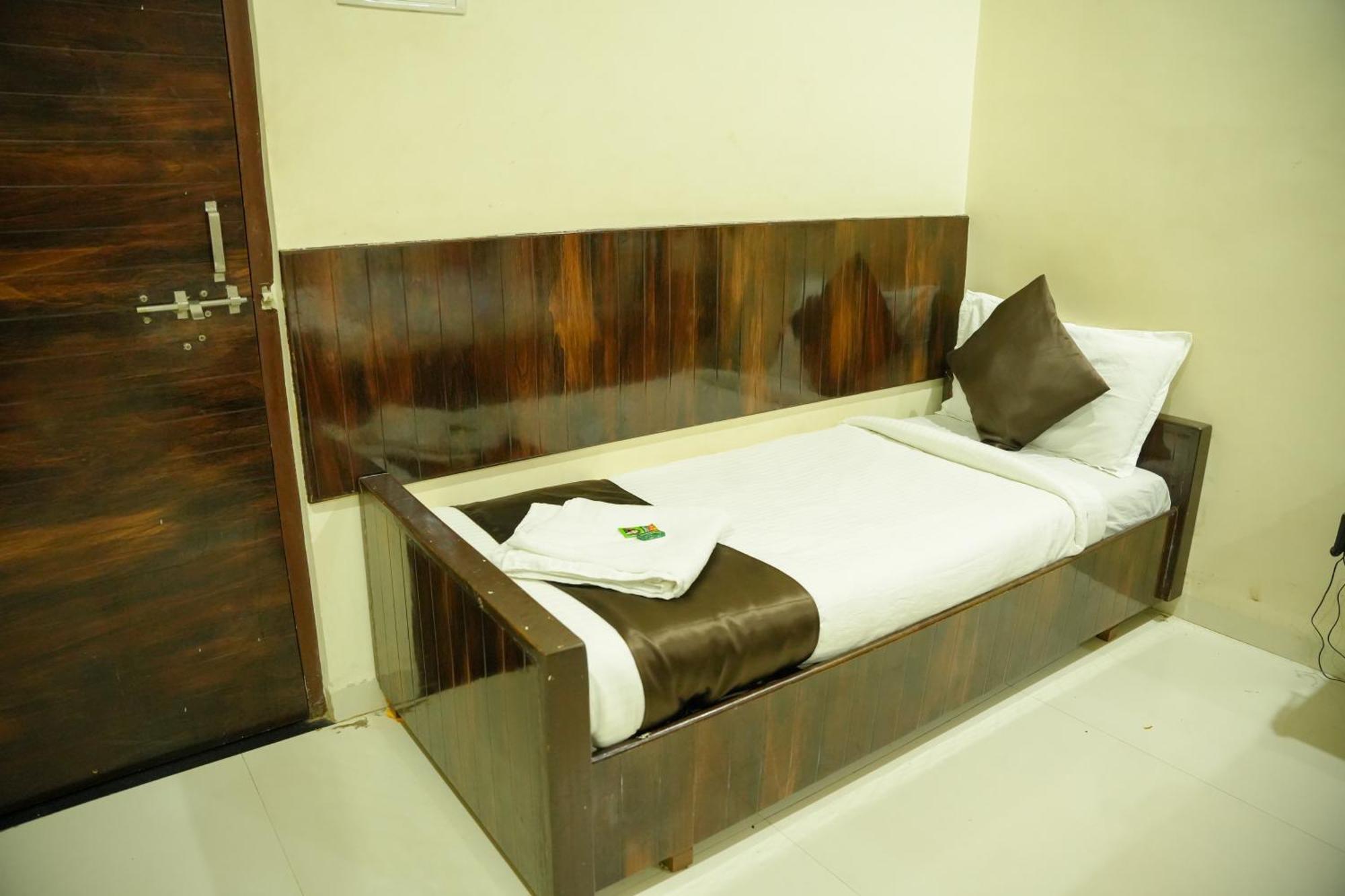 Hotel Sachidanand 舍地 外观 照片
