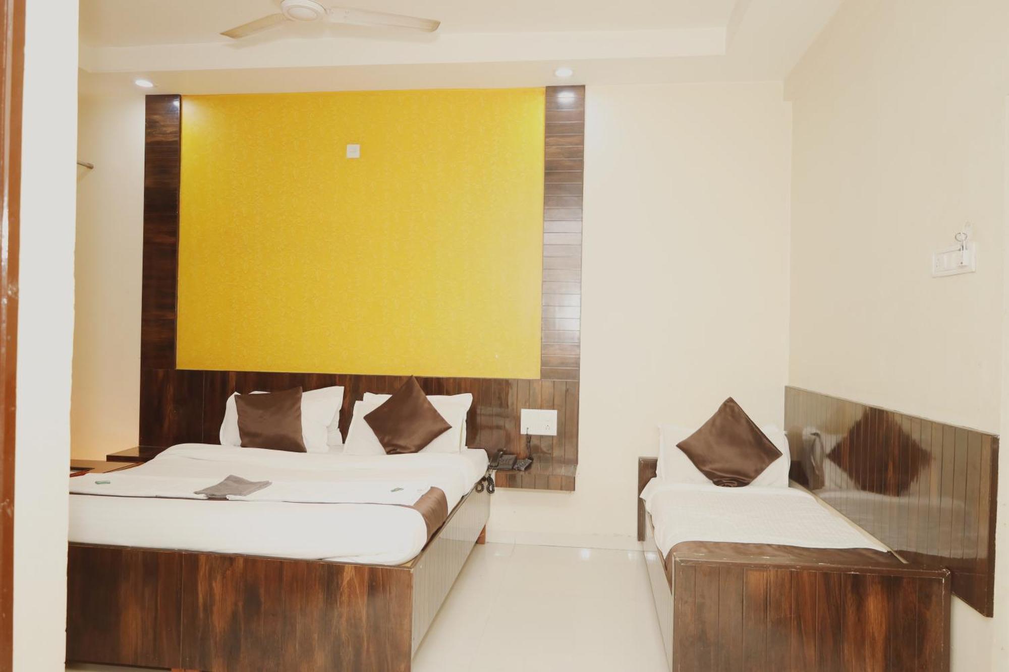 Hotel Sachidanand 舍地 外观 照片