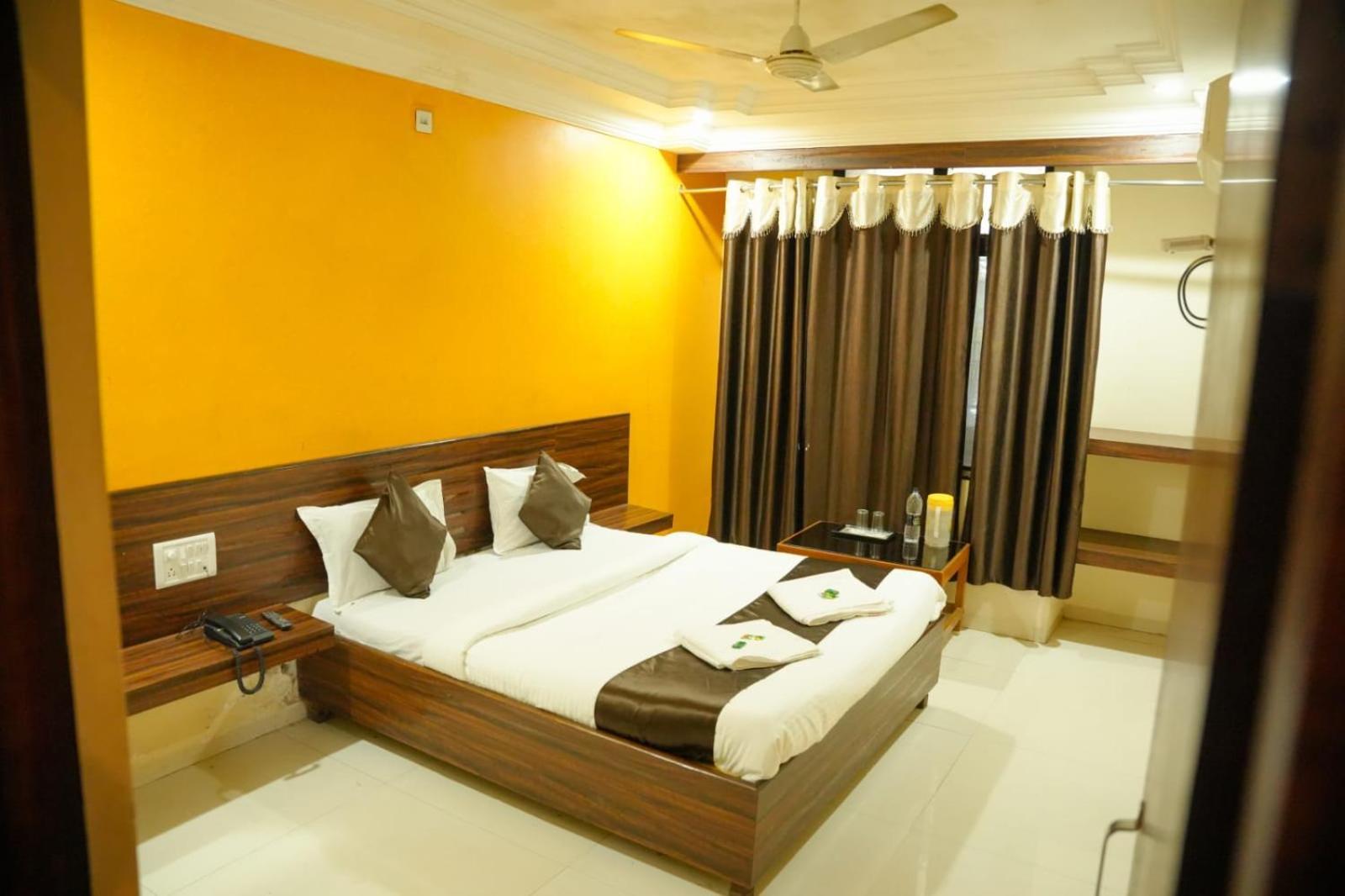 Hotel Sachidanand 舍地 外观 照片