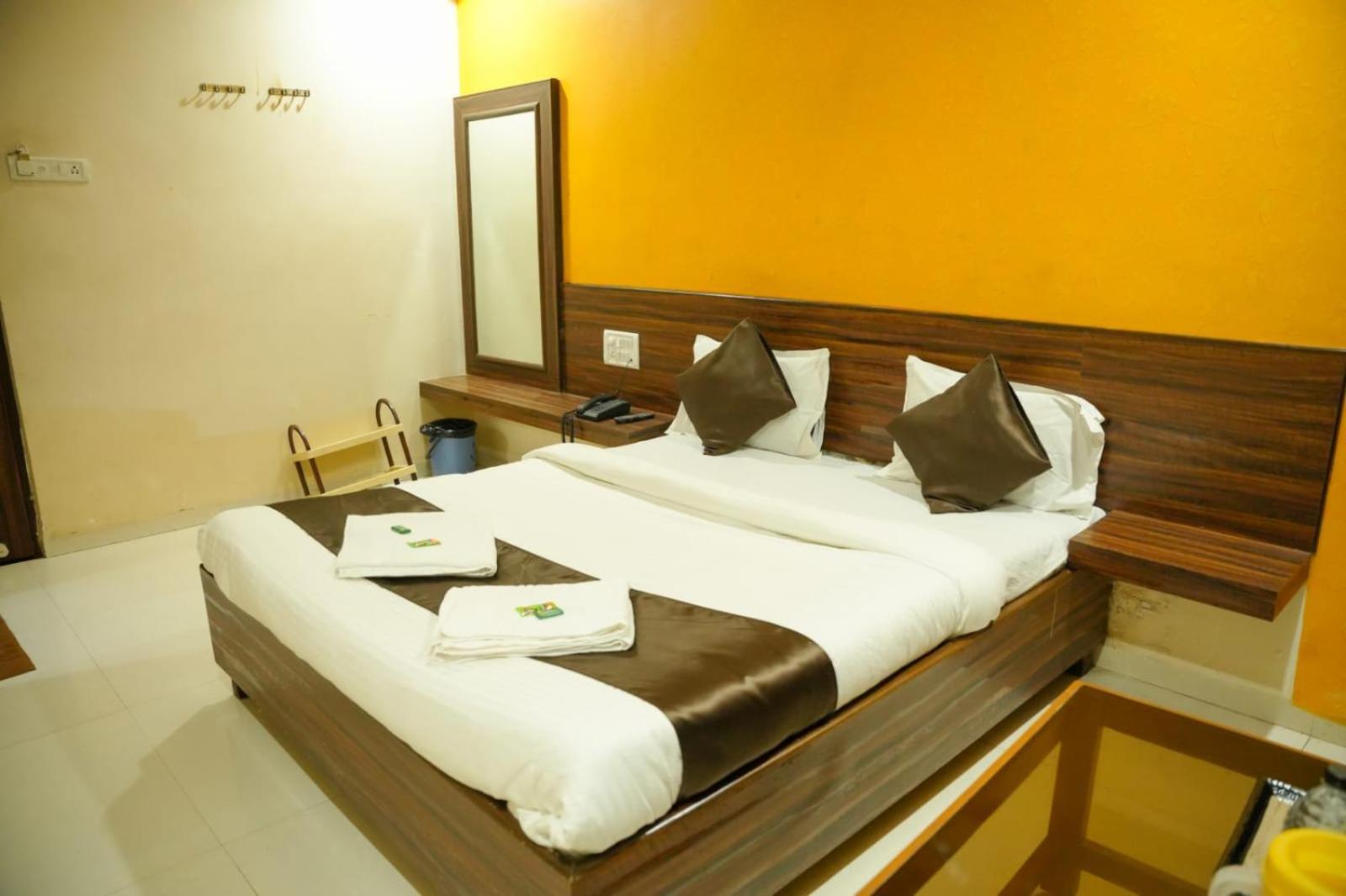 Hotel Sachidanand 舍地 外观 照片