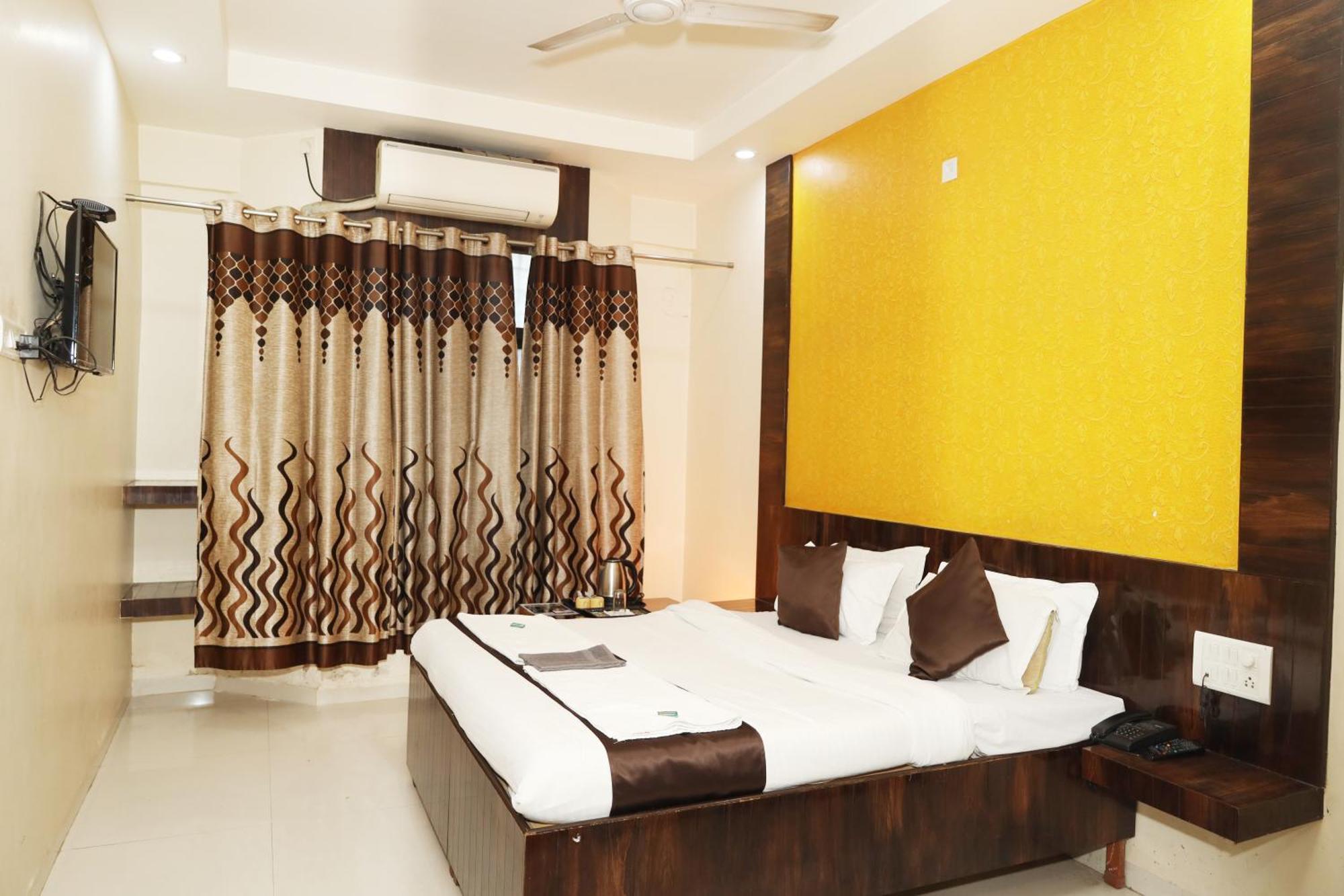 Hotel Sachidanand 舍地 外观 照片