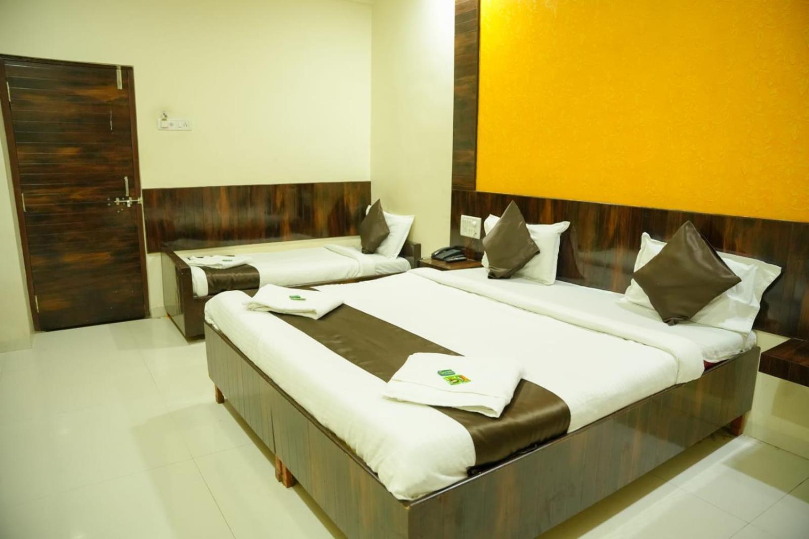 Hotel Sachidanand 舍地 外观 照片